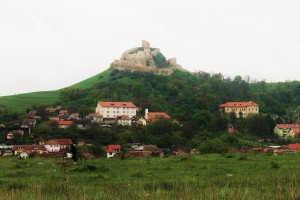 w drodze po Rumunii, tuż za Kluż-Napoka ruiny twierdzy w Rupei